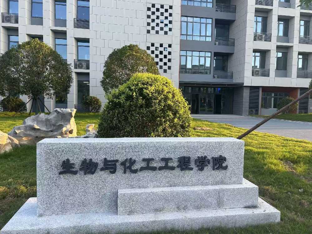 砚山县扬州职业大学体育场高杆灯项目